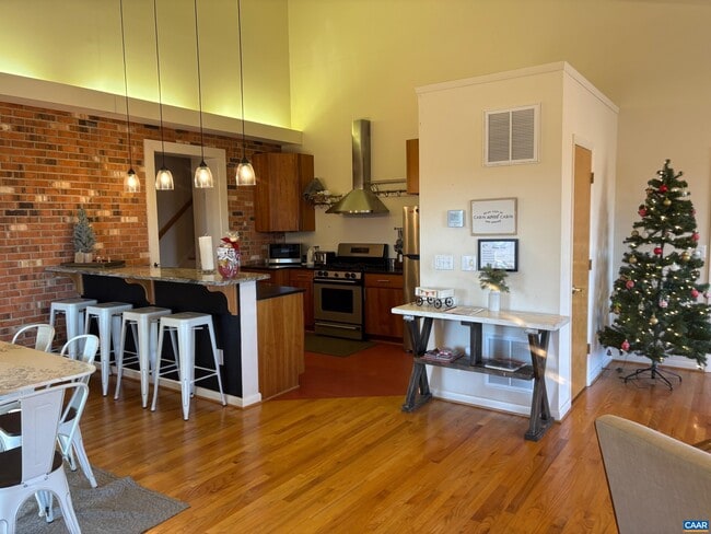 Building Photo - 5305 Hoover Rd