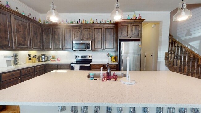 Building Photo - 105 Luther St