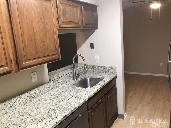 Building Photo - 4811 Ravens Crest Dr