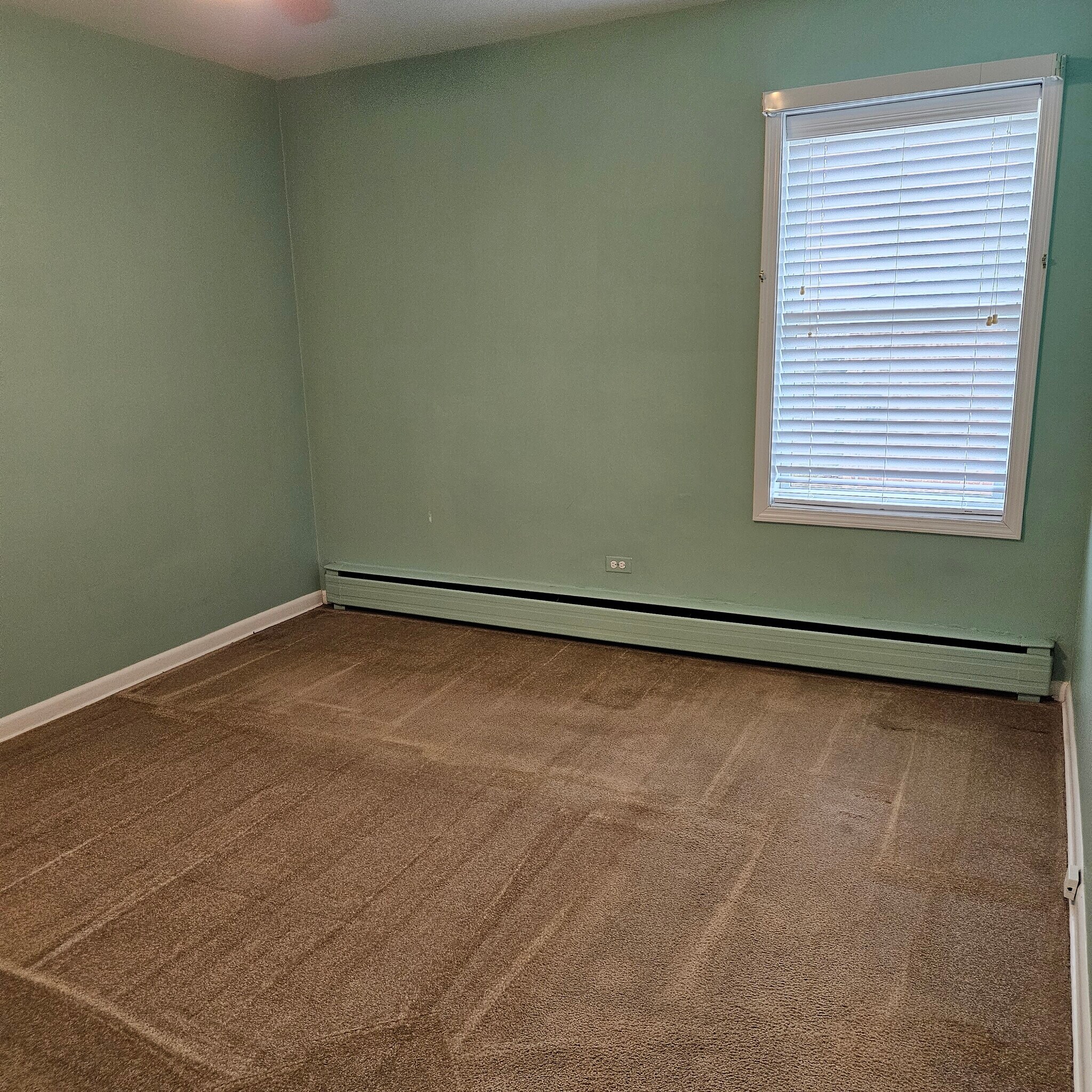 Building Photo - 5852 N Melvina Ave