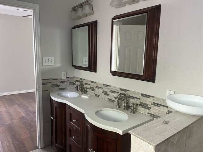 Building Photo - 1150 Arbor Knot Dr