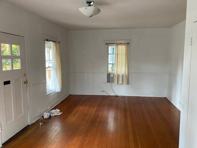 FRONT ROOM - 4427 Clayton Ave