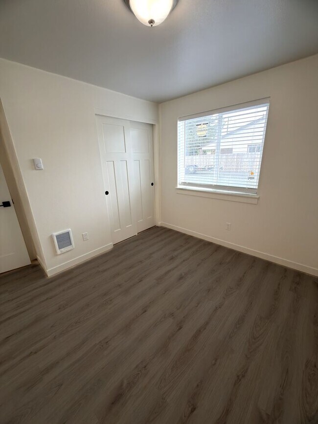 Building Photo - 1180 37TH Ct