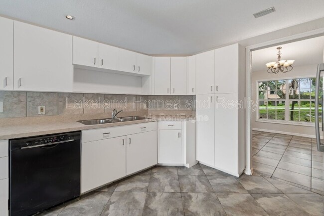 Building Photo - 95 Woodside Dr