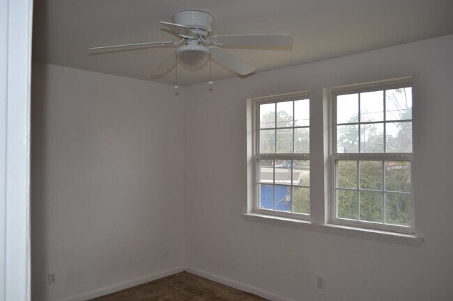 Building Photo - Apartment for Rent