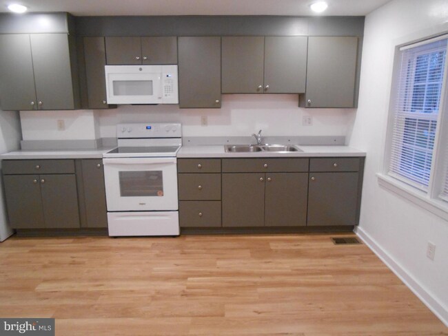 Primary Photo - 169 Engle Ln