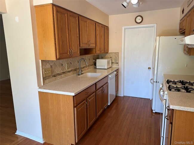 Building Photo - 202 Homestead Village Dr