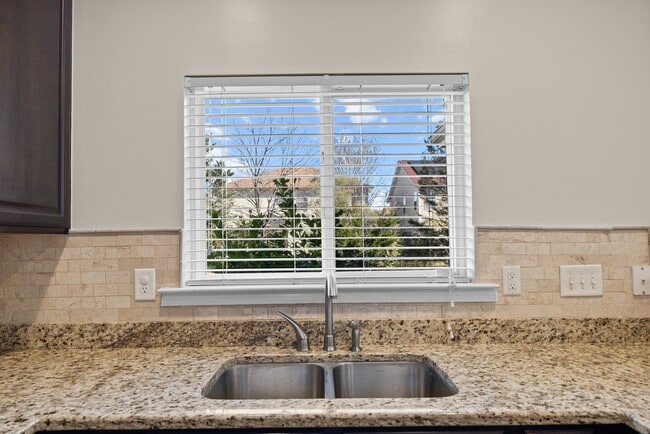 Building Photo - 5023 Lake Grove Blvd