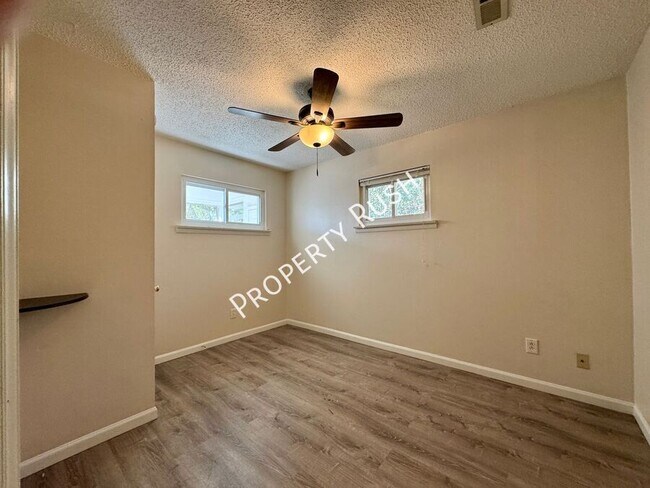 Building Photo - 3531 Sleepy Hollow Rd