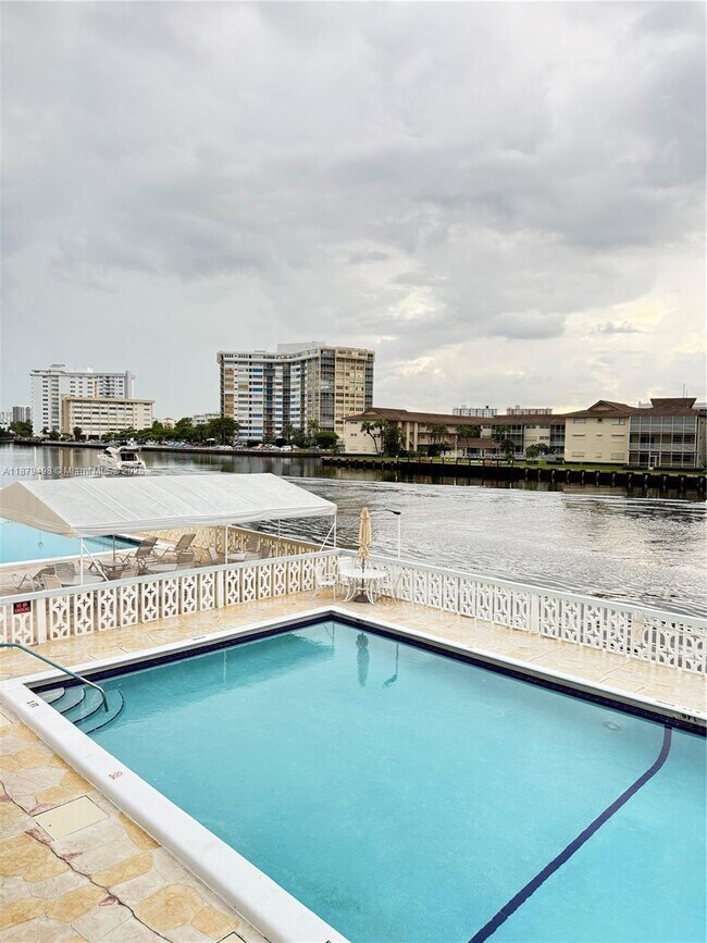 Building Photo - 1801 S Ocean Dr