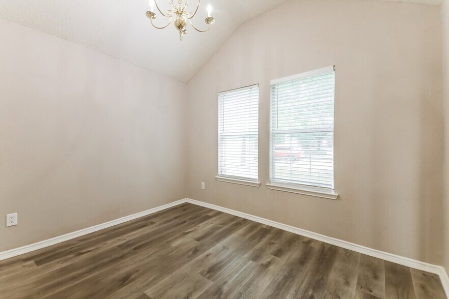 Building Photo - 1108 Cumberland Dr