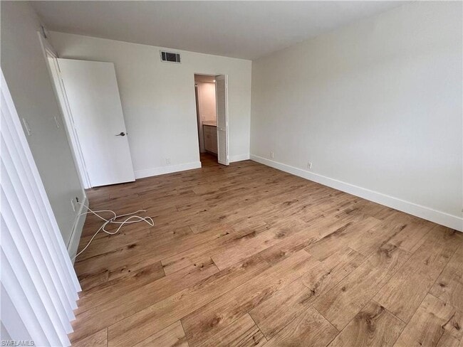 Building Photo - 123 Palm Dr