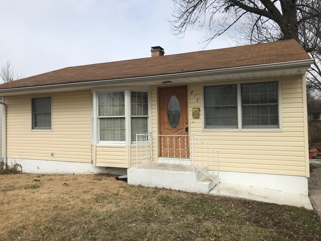 Primary Photo - 221 Ben Nevis Rd