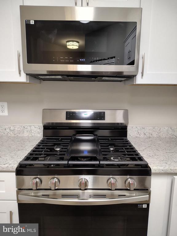 Building Photo - 1641 International Dr