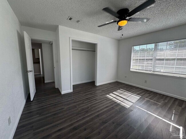 Building Photo - 5367 Locklin Ave