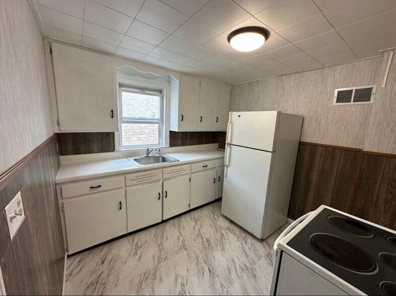 Building Photo - 256 Broad St