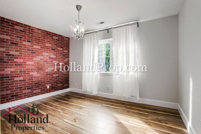Building Photo - Beautiful 3-Bedroom Home with Covered Patio & Fenced Yard