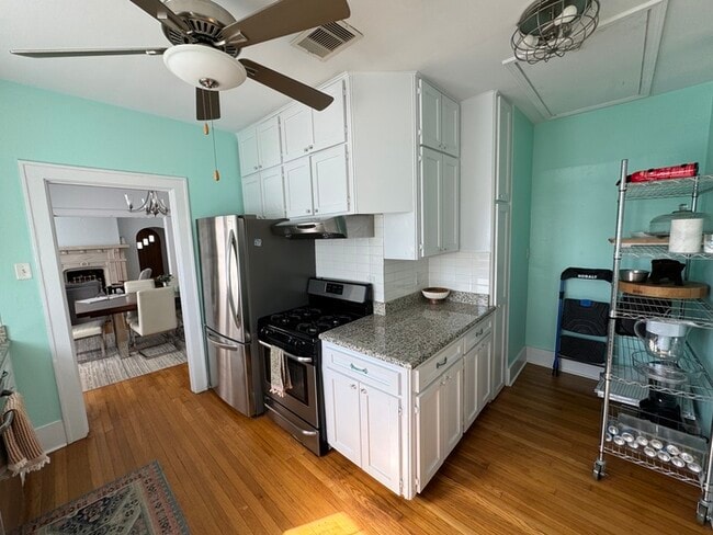 Building Photo - Very Nice 3 bedroom 2 bath home in The Hei...