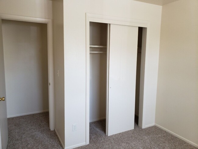Building Photo - Nice 4 bedroom, 2 bath split level home