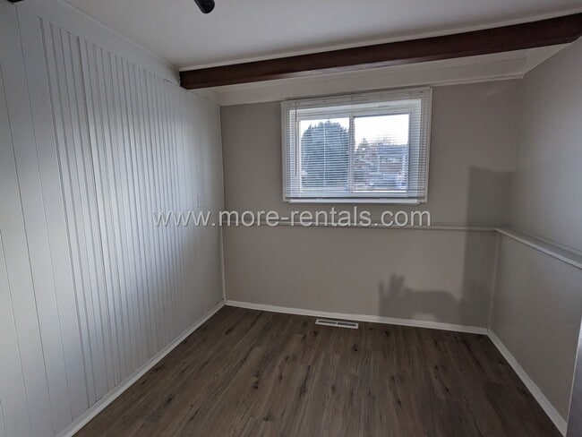Building Photo - Remodeled Southfield house with large yard