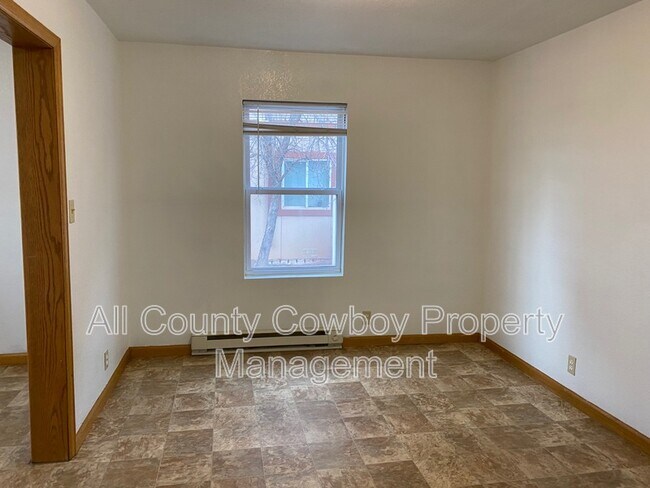 Building Photo - 1557 W Jefferson St