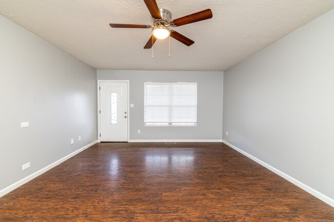 Building Photo - 2013 Paris Rd