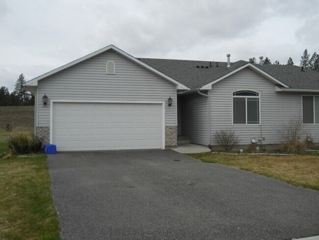 Building Photo - 16807/16805 N. Mayfair