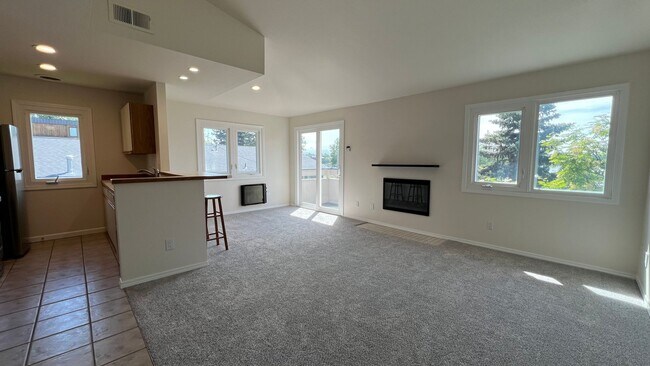 Building Photo - Lake Hood views!  (2) Bed / (2) Bath Condo...