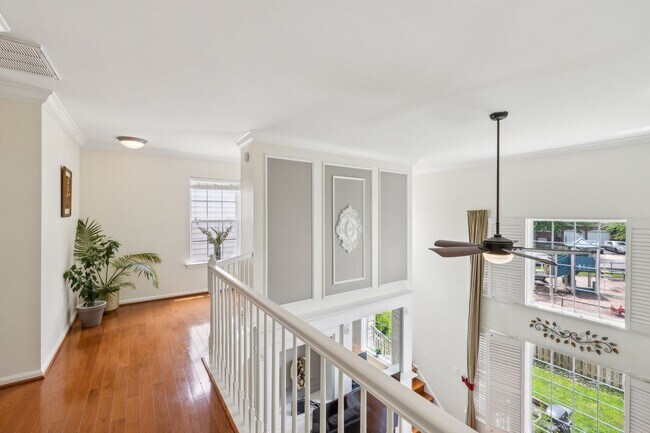 Building Photo - Stunning single-family home filled with th...