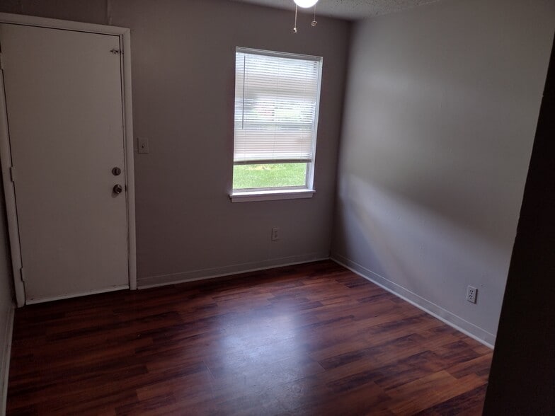 Building Photo - 6203 E 153 Terrace