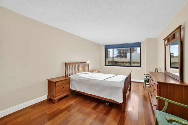 Building Photo - 25 Rockledge Ave