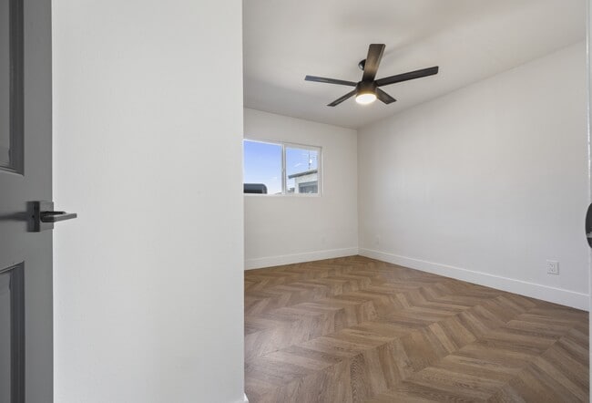 Building Photo - 5916 Walnut Ave