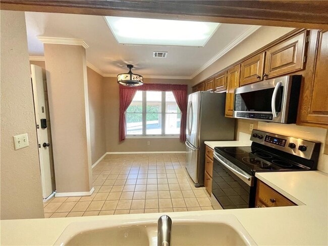 Building Photo - 12 Walter Dr