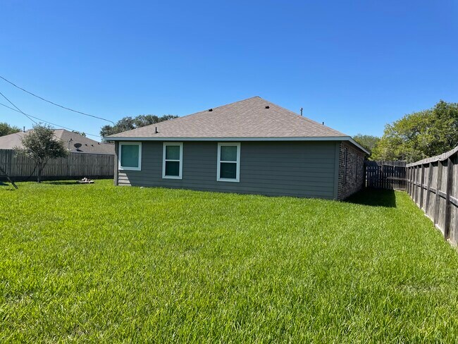 Building Photo - 6122 Stoney Brook Dr