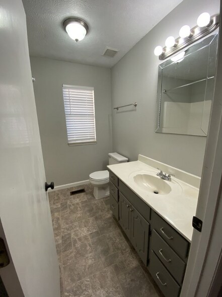 Building Photo - 141 Agee Cir E