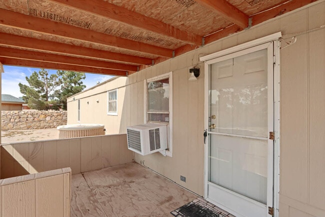 Building Photo - 505 Ricky Zelt Dr