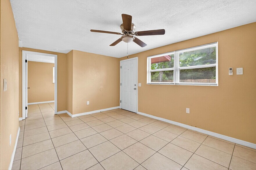 Building Photo - 2146 Ranchita Trail