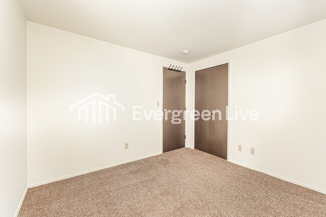 Building Photo - 5841 Troy Villa Blvd