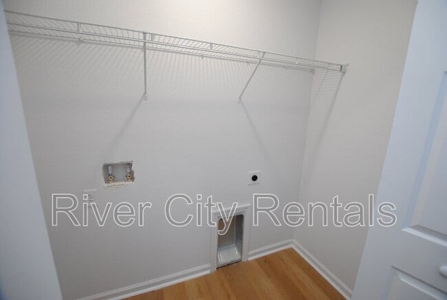 Building Photo - 5621 Overlook Dr E
