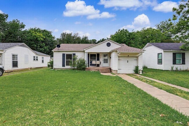 Building Photo - Charming 3-Bedroom Home in Sherman Available NOW!