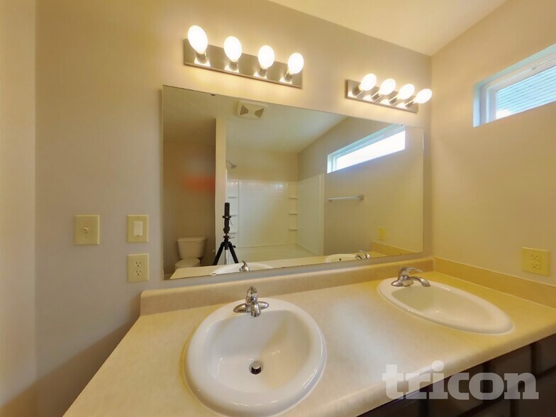 Building Photo - 949 Knox Dr