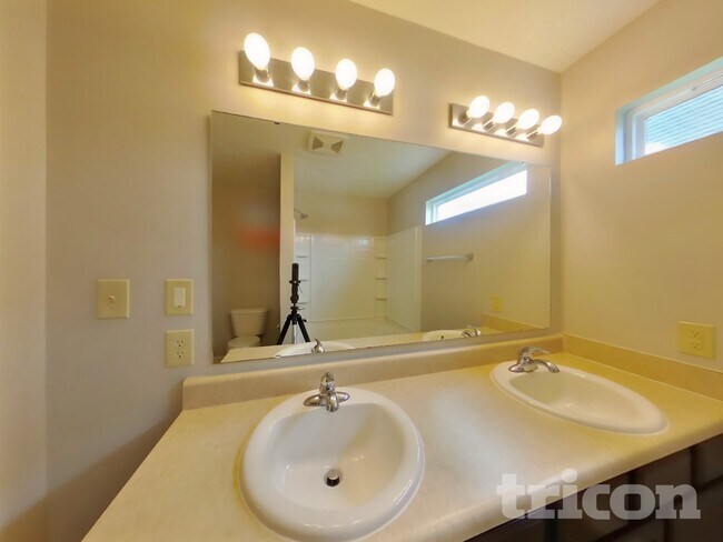 Building Photo - 949 Knox Dr