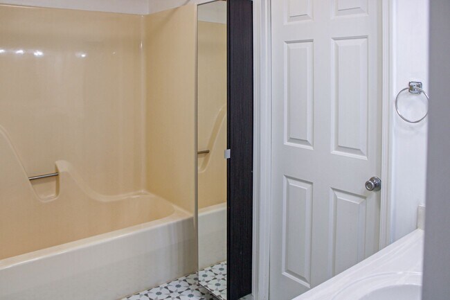 Building Photo - 42 Waterwheel Dr