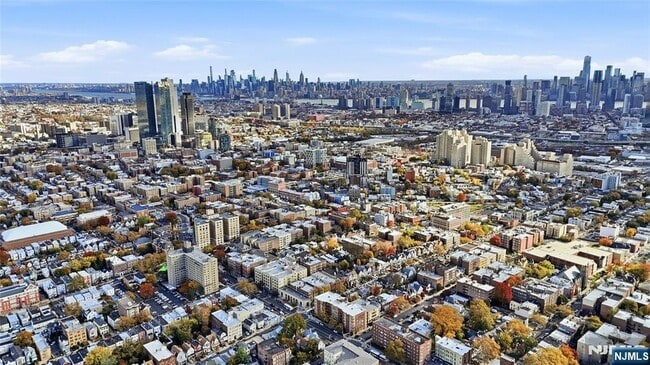 Building Photo - 2520 John F. Kennedy Blvd