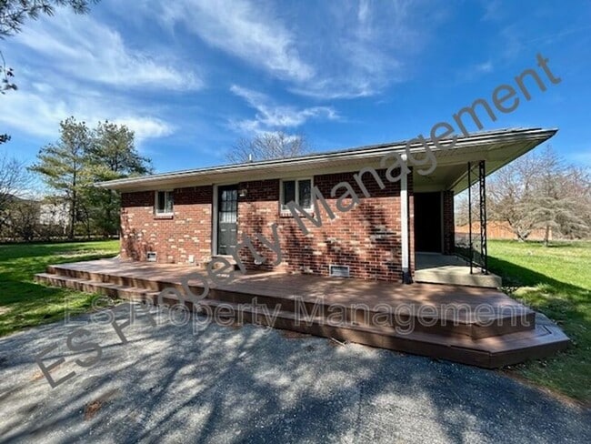 Building Photo - 2464 Tansel Rd