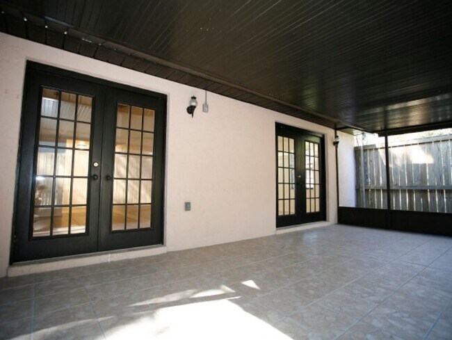 Building Photo - Charming 3-bedroom, 2-bathroom home located in the desirable Heatherwood community.