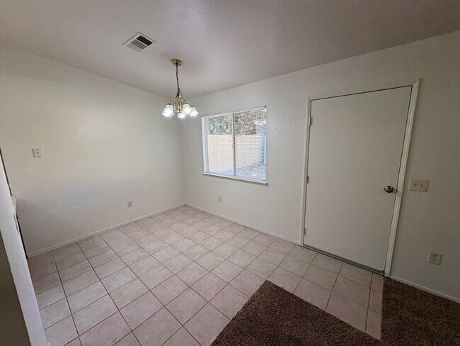 Building Photo - NW Visalia home available in a great neighborhood! available soon