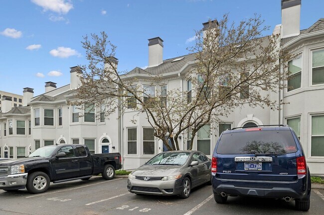 Building Photo - 219 Fairmont Ct