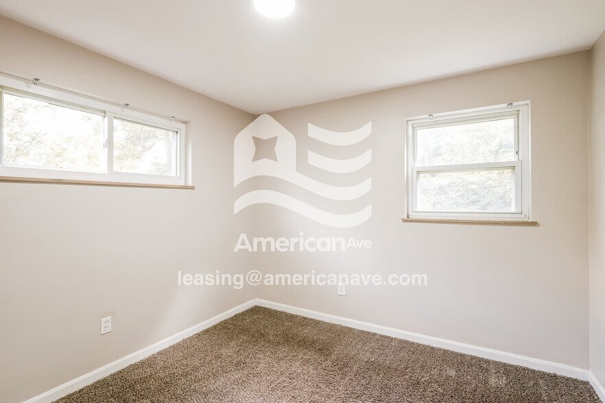 Building Photo - 3464 Robinet Dr