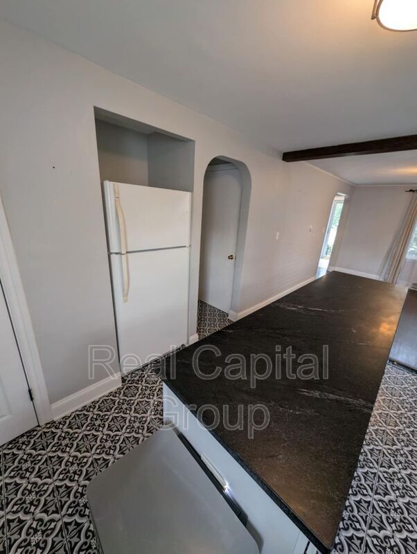 Building Photo - 226 Capen Blvd